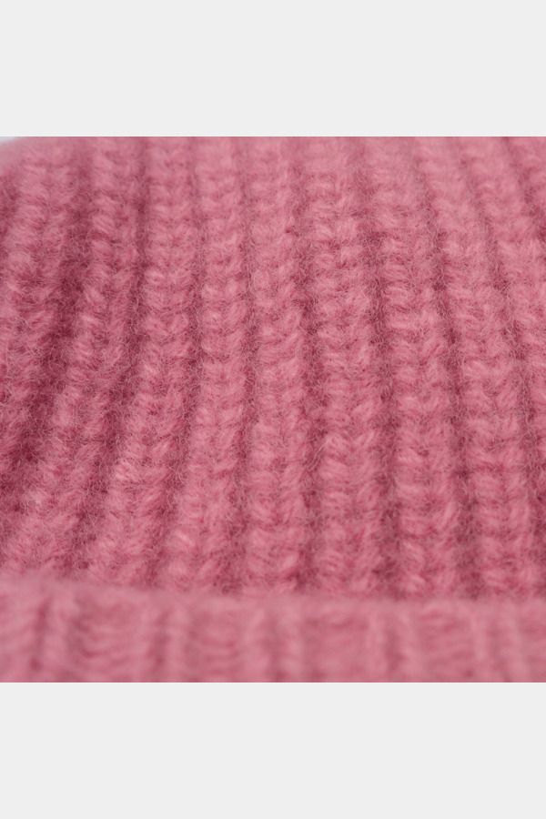 DRAUSSEN-Beanie-lw-rose4.png